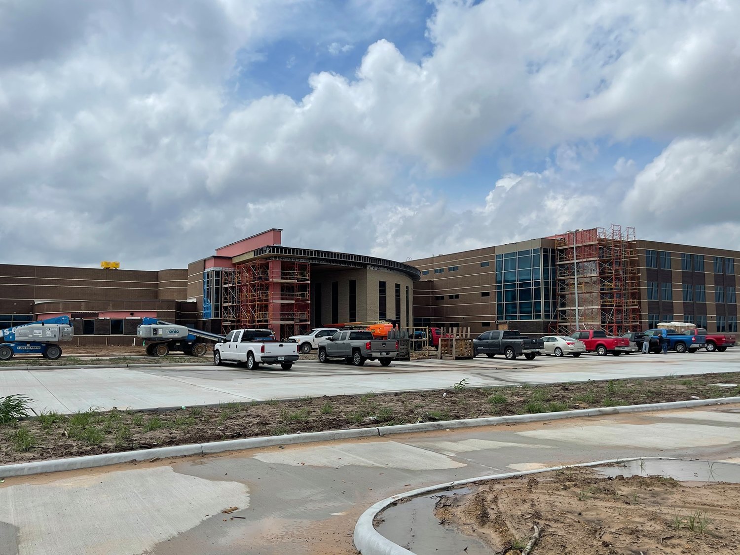The exterior of Haskett Junior High School is nearly completed with workers putting on the last finishing touches. Sporting fields will be associated to the western side of the main campus building. Landscaping will be completed as construction gets closer to completion.